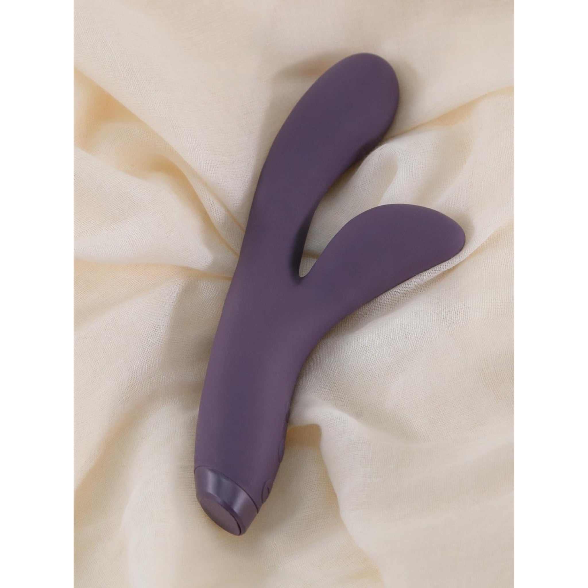 Je Joue Hera – compact, dual-motor vibrator offering targeted stimulation and adjustable intensity