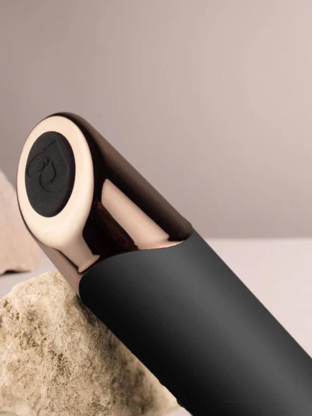 Rocks-Off Chaiamo G black vibrator with curved tip, designed to tease and stimulate the G-spot with 10 intense vibration modes.