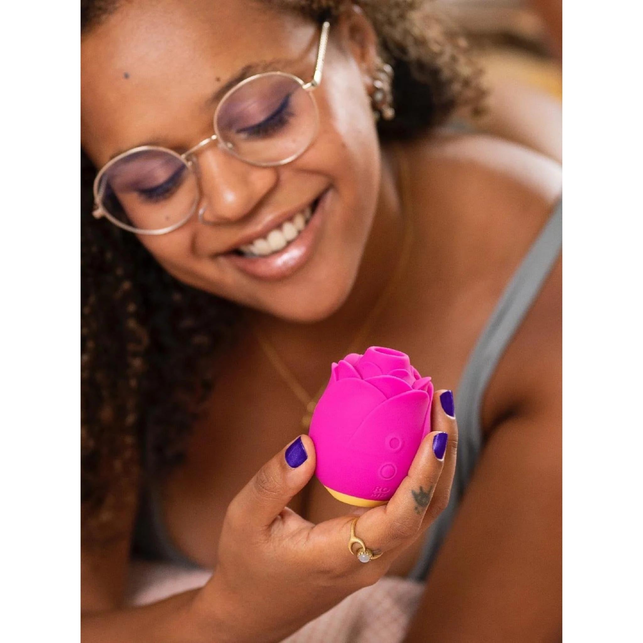 Romp_Rose_Toy_Vibrator_-_Discreet