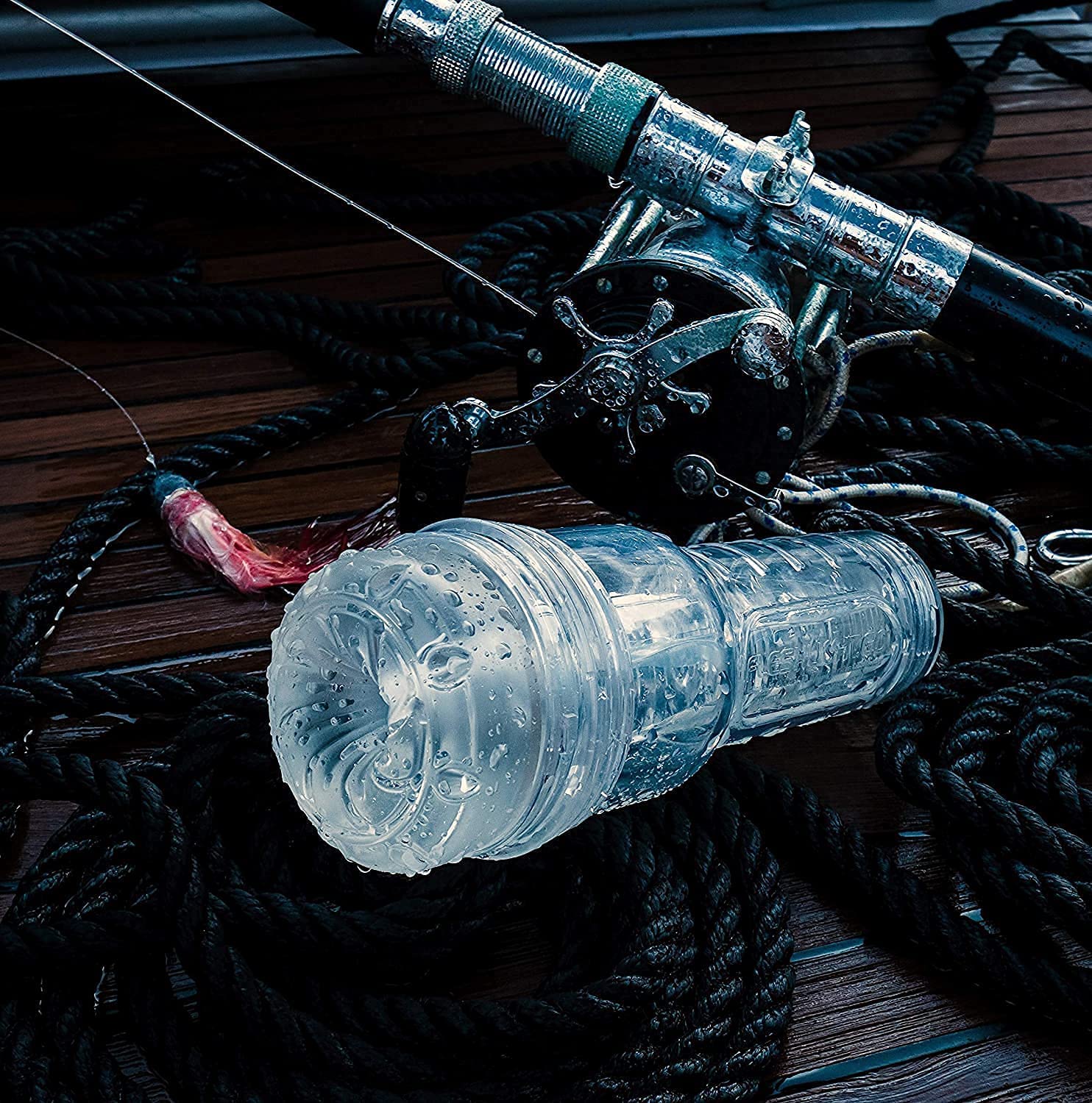 Go Torque Ice placed on a wooden surface, highlighting discreet and stylish build